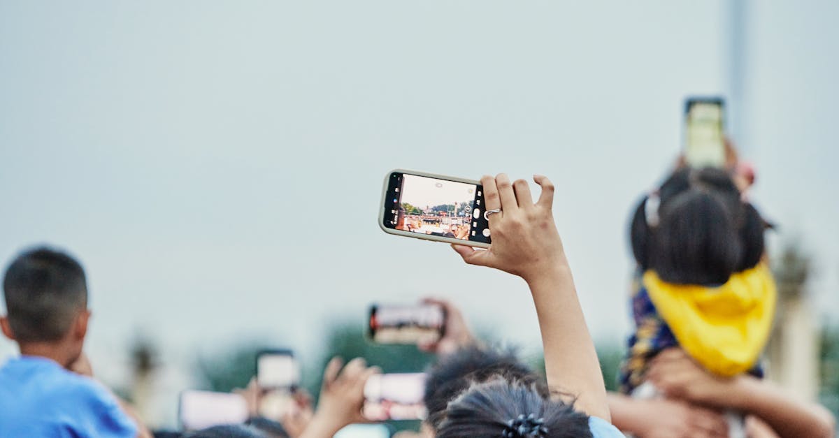 From Hashtags to Harvests: Leveraging Seasonal Ingredients to Create Buzz Through Instagram Ads