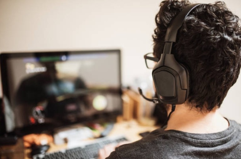 How Online Games Teach Teamwork and Strategy