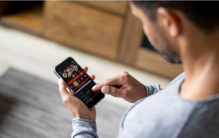 What Online Gaming Teaches About Teamwork and Strategy